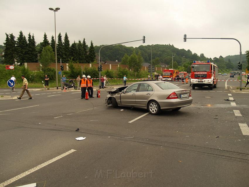 Schwerer Unfall mit Reisebus Lohmar Donrather Dreieck P391.JPG